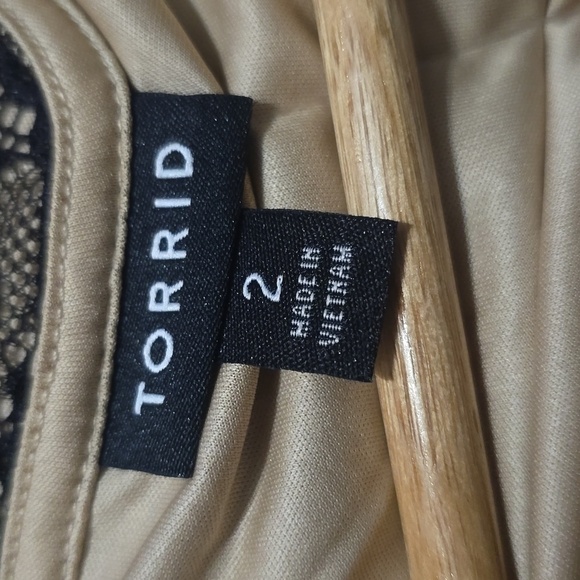 Torrid Stretch Lace  High Neck Tank Deep Black  Size 2X 18/20 NWT - Picture 7 of 9